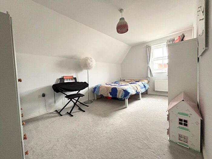 4 Bedroom Town House To Rent In Planets Way, Biggleswade, SG18