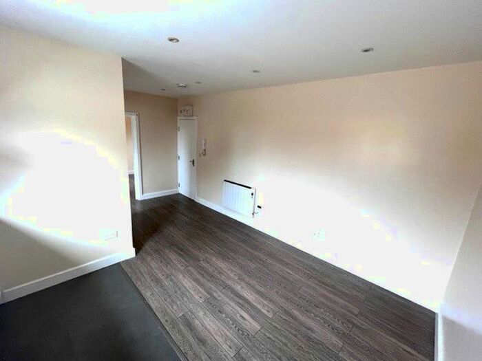 1 Bedroom Flat To Rent In Thurcaston Road, Leicester, LE4