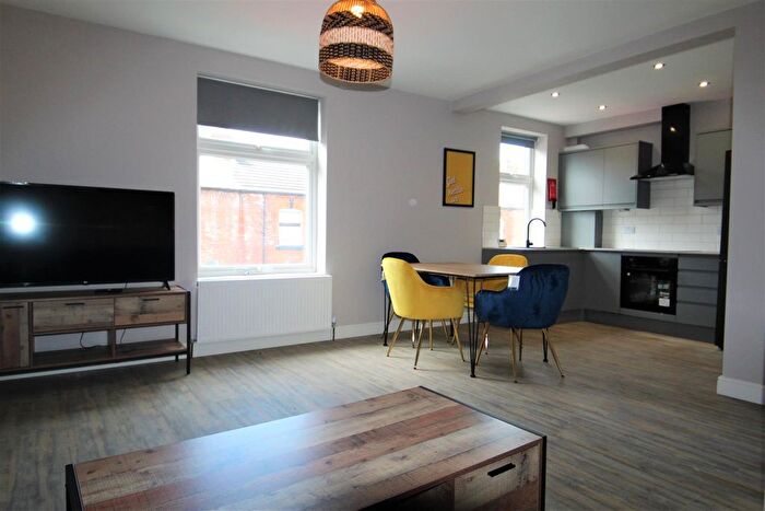 1 Bedroom Flat To Rent In Edinburgh Road, Armley, Leeds, West Yorkshire, LS12