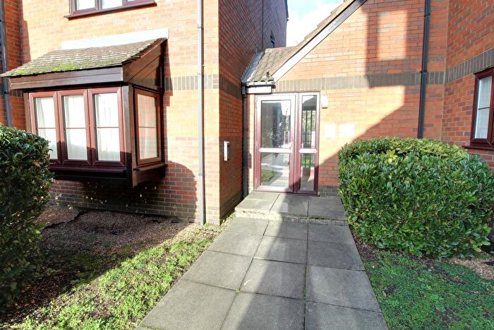 Studio To Rent In Gladbeck Way, EN2