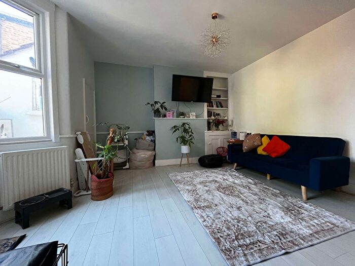 3 Bedroom End Of Terrace House For Sale In Richmond Road, Thornton Heath, CR7