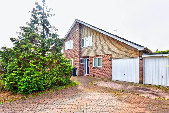 4 Bedroom Detached House For Sale In Badgers Walk, Shiplake, RG9