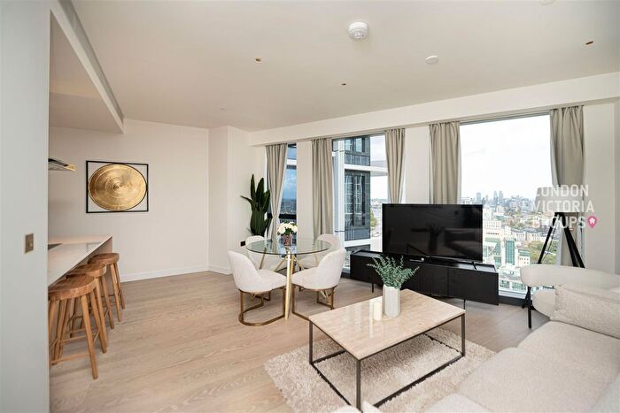 2 Bedroom Flat To Rent In River Park Tower, Nine Elms Lane, London, SW8