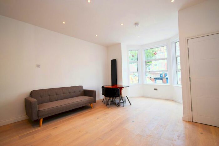 1 Bedroom Flat To Rent In Park Road, London NW4