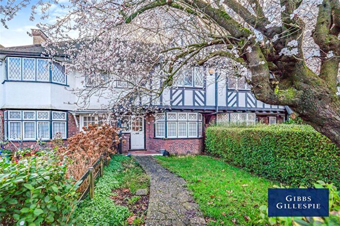 4 Bedroom Semi-Detached House To Rent In Queens Drive, London, W3