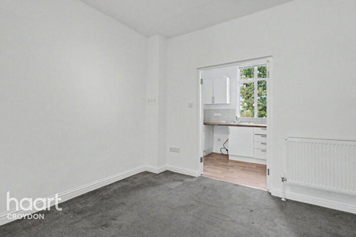 2 Bedroom Flat For Sale In Oval Road, Croydon, CR0
