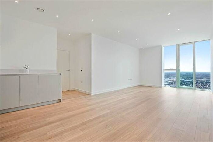 3 Bedroom Property To Rent In Pinnacle Apartments, Saffron Central Square, Croydon, CR0