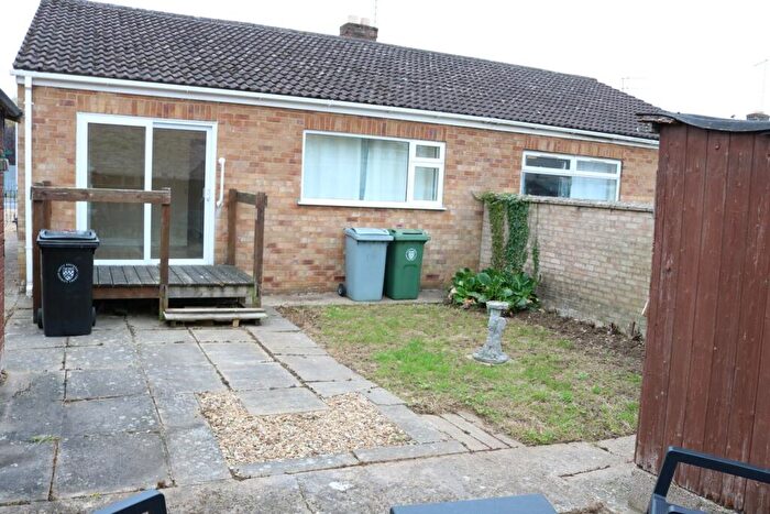 2 Bedroom Semi-Detached Bungalow For Sale In The Grove, Market Deeping, PE6