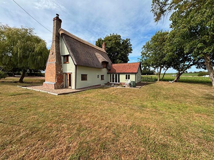 2 Bedroom Cottage For Sale In Middlewood Green, Stowmarket, IP14