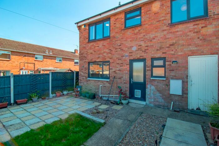 3 Bedroom End Of Terrace House To Rent In Hickling Close, Grantham, NG31