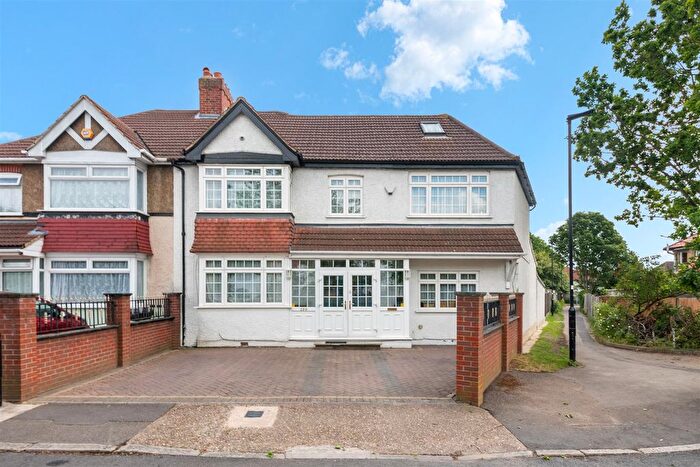 7 Bedroom Semi-Detached House For Sale In Great West Road, Heston, Hounslow, TW5