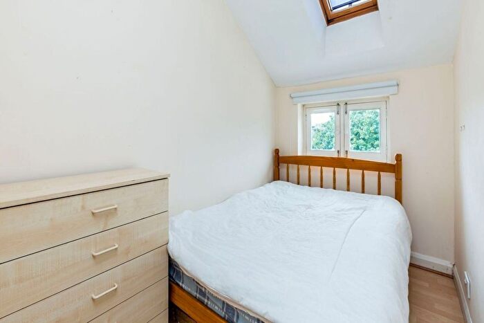 2 Bedroom Flat To Rent In Mare Street, Hackney, E8