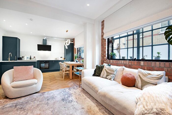 2 Bedroom Flat To Rent In - Rampart Street, Tower Bridge, E1