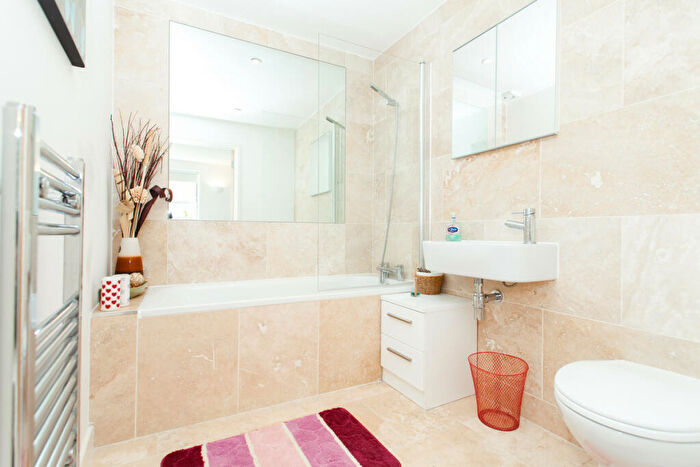 2 Bedroom Terraced House For Sale In Batley House, Stoke Newington, N16