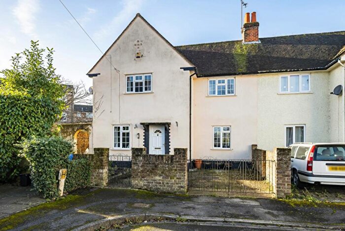 3 Bedroom Semi-Detached House For Sale In Clewer Avenue, Windsor, SL4