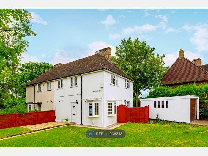 3 Bedroom Semi-Detached House To Rent In Red Post Hill, London, SE24