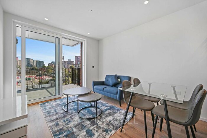 1 Bedroom Apartment To Rent In Curlew House, Poplar, E14