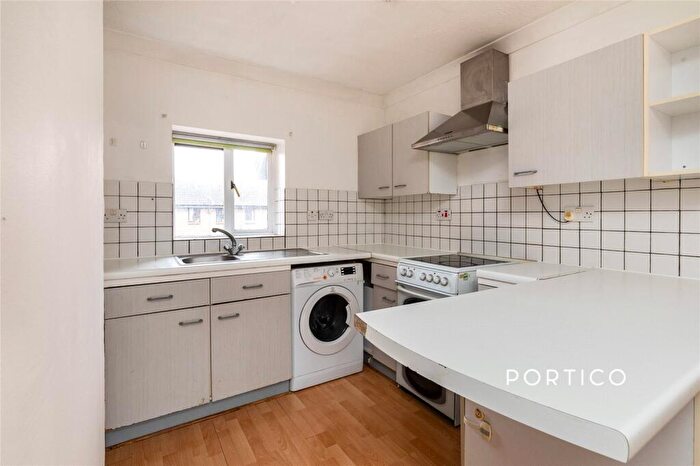 2 Bedroom Flat To Rent In Hallywell Crescent, London, E6