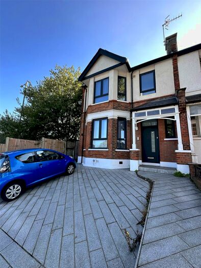 2 Bedroom Apartment To Rent In High Road, Finchley, London, N2