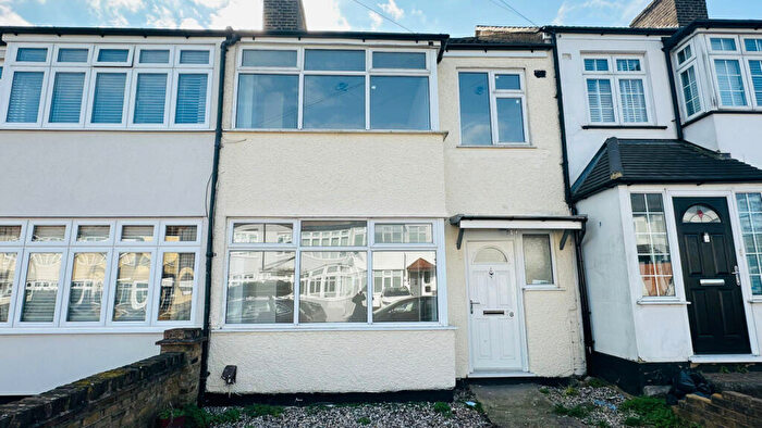 3 Bedroom Semi Detached House To Rent In Hornchurch, RM11