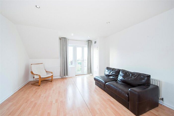 3 Bedroom Flat To Rent In Vermeer Court, Rembrandt Close, E14