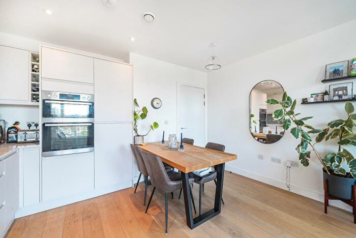 1 Bedroom Flat For Sale In Eastern Point, Edgware Road, NW9
