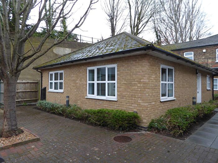 2 Bedroom Bungalow For Sale In Croham Road, South Croydon, CR2