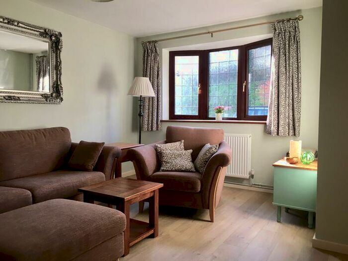 3 Bedroom Semi-Detached House To Rent In Otters Reach, Kennington, OX1