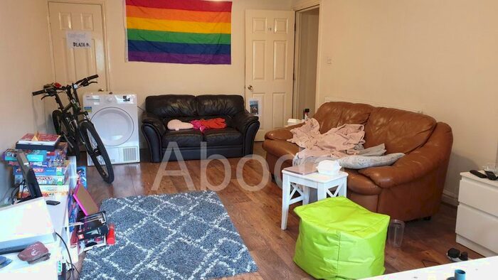 2 Bedroom Flat To Rent In - Otley Road, Headingley, Leeds, LS16