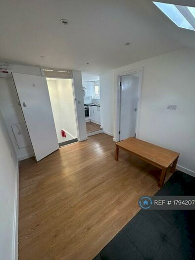 1 Bedroom Flat To Rent In Green Lanes, London, N13