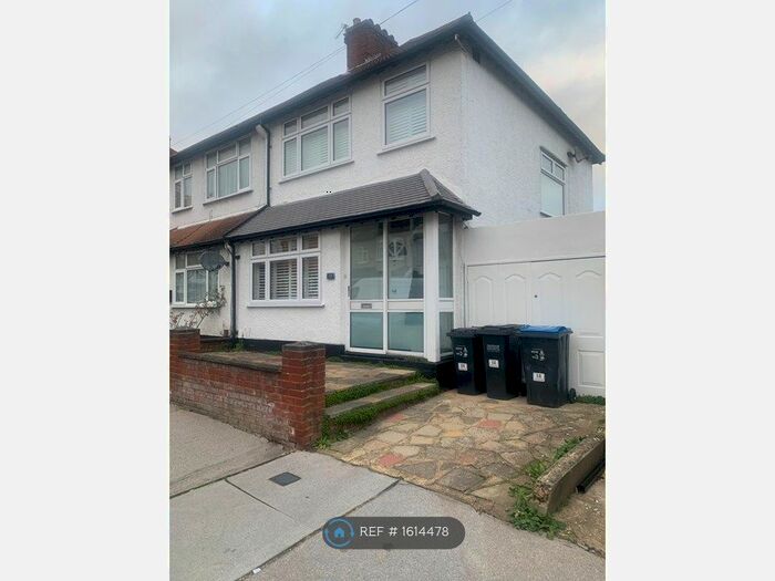 3 Bedroom Semi-Detached House To Rent In Lonsdale Road, London, SE25