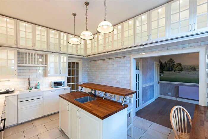 5 Bedroom End Of Terrace House To Rent In Duncan Street, Edinburgh, EH9