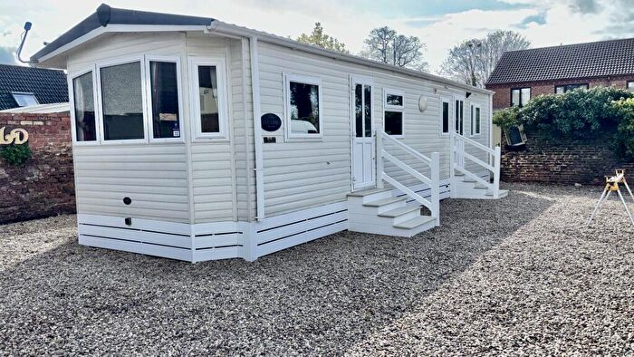 2 Bedroom Caravan To Rent In High Street, Crowle, Scunthorpe, DN17