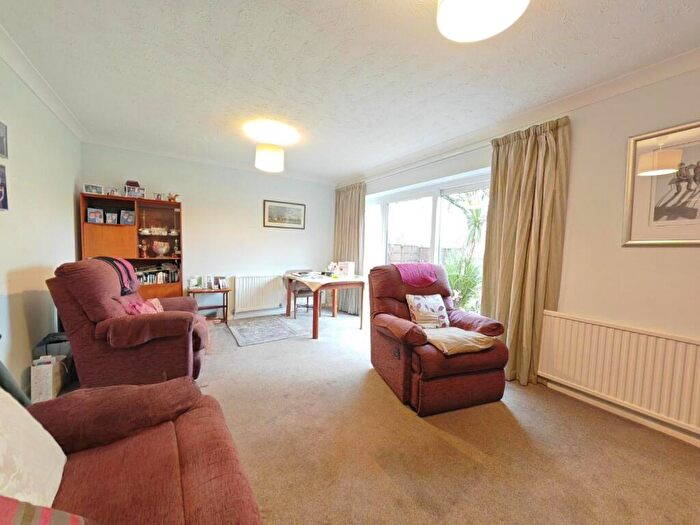 3 Bedroom End Of Terrace House For Sale In Mornington Avenue, Finchampstead, RG40