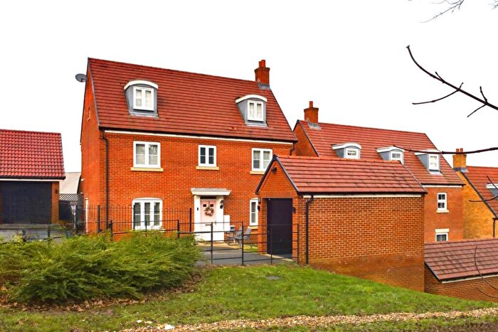 5 Bedroom Detached House For Sale In Linnet Road, Aspen Park, HP3