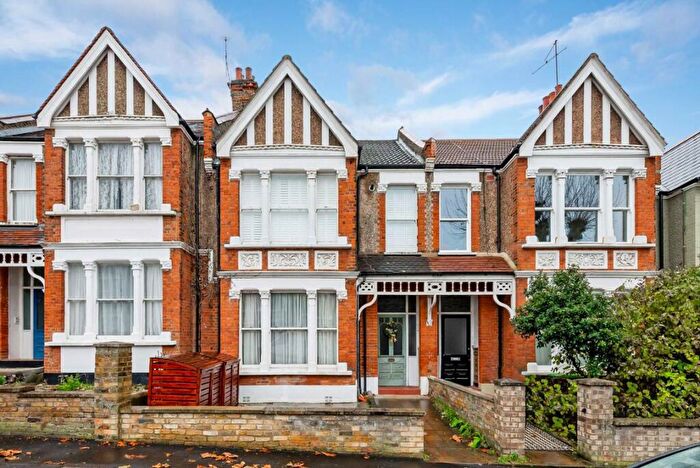 3 Bedroom Flat To Rent In Lushington Road, Willesden Junction, NW10