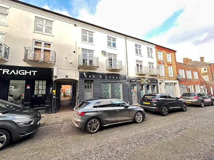 1 Bedroom Flat To Rent In Albion Mews, Albion Street, Dunstable, Bedfordshire, LU6