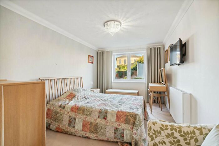 2 Bedroom Retirement Property For Sale In Wratten Road West, Hitchin, SG5