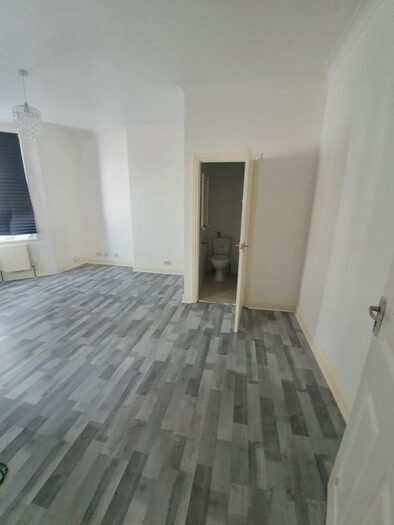 1 Bedroom Flat To Rent In Station Road, London, Finchley, N3