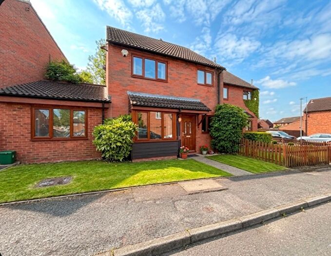 2 Bedroom Property To Rent In Rodgers Close, Borehamwood, WD6