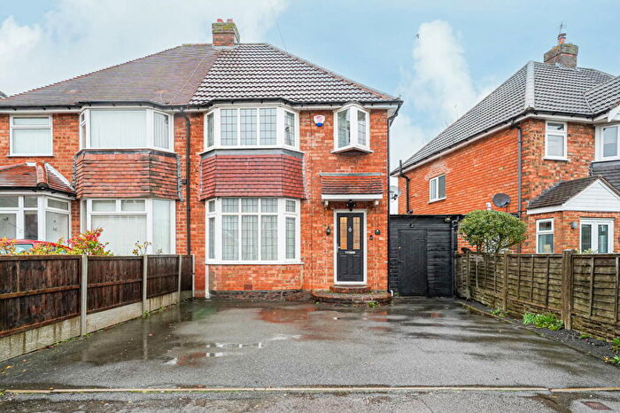 3 Bedroom Semi Detached House For Sale In Moreton Road, Shirley, B90