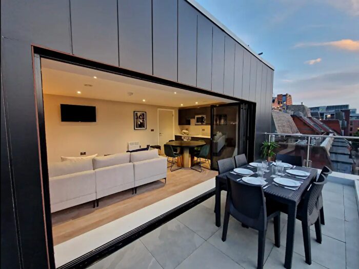 2 Bedroom Apartment To Rent In Park Cross Street, Leeds, West Yorkshire, LS1