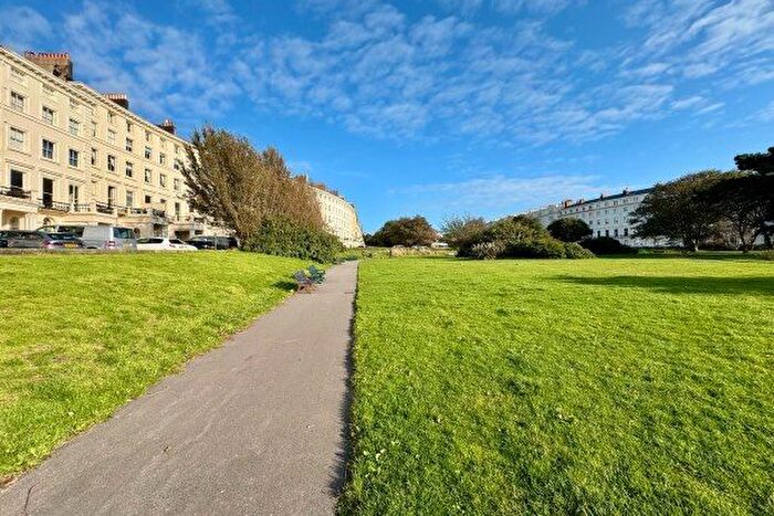 1 Bedroom Flat To Rent In Basement Flat Adelaide Crescent, Hove, BN3