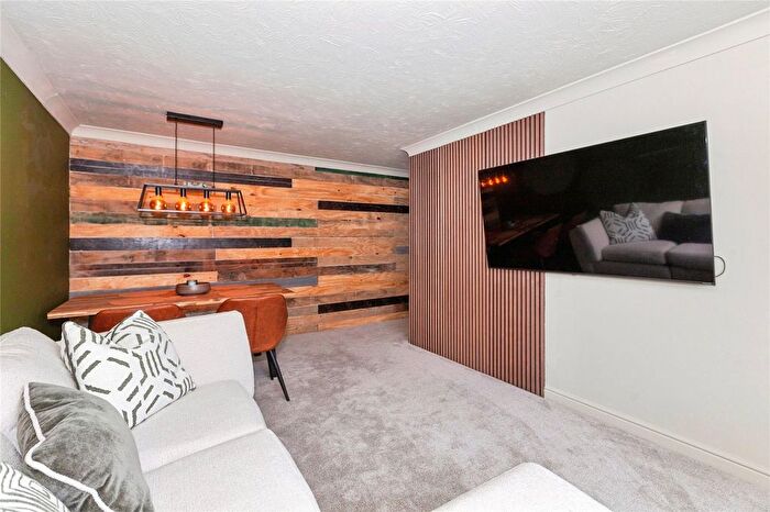 2 Bedroom Flat To Rent In Coalmans Way, Burnham, SL1