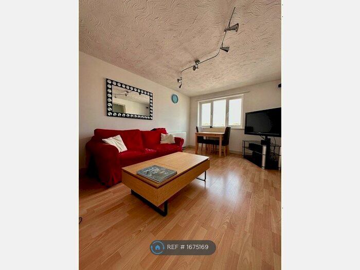 1 Bedroom Flat To Rent In Transom Close, London, SE16