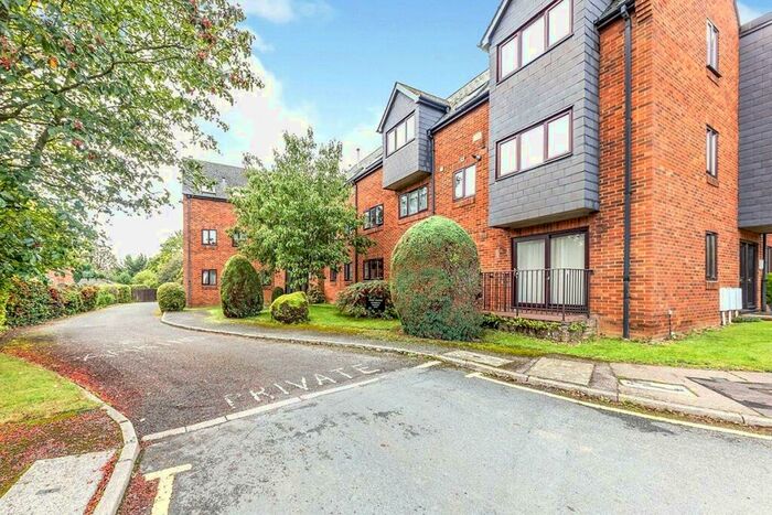 2 Bedroom Flat To Rent In Park Close, Wratten Road East, Hitchin, Hertfordshire, SG5