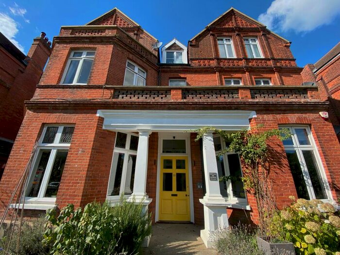 2 Bedroom Flat To Rent In Hartfield Road, Eastbourne, BN21