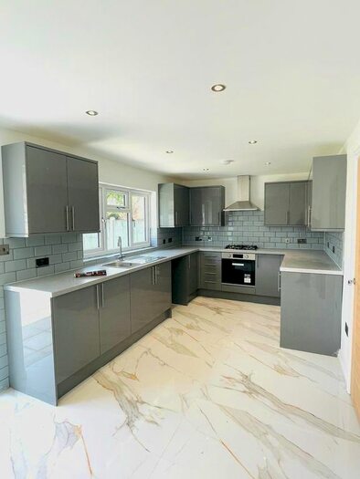 3 Bedroom Flat To Rent In Rainsford Way, Romford, Essex, Hornchurch, RM12