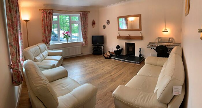 4 Bedroom Detached House For Sale In Bron Y Gamlas, Pontcysyllte, LL20