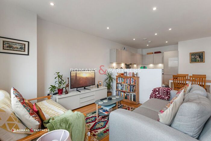 1 Bedroom Flat To Rent In Pemberton House, Southall, UB2